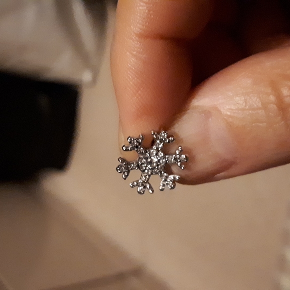 Silver Snowflake Necklace - Picture 8 of 9